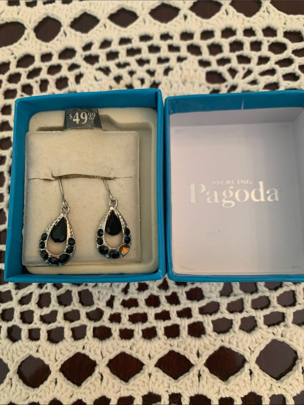 Black Teardrop Dangle Earrings